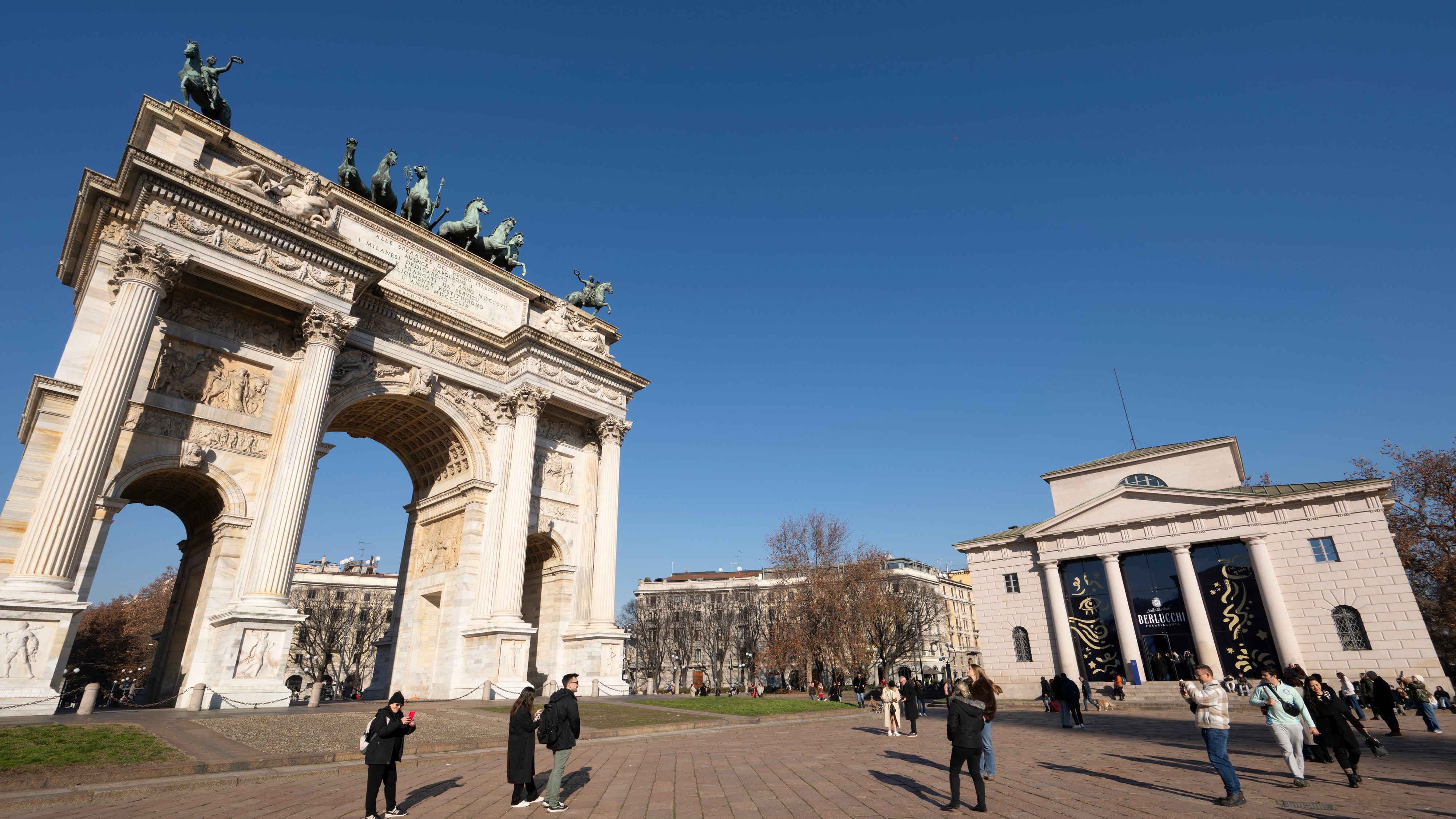 <b>Title</b> <b>Description</b><br />You can use HTML as you can see!
